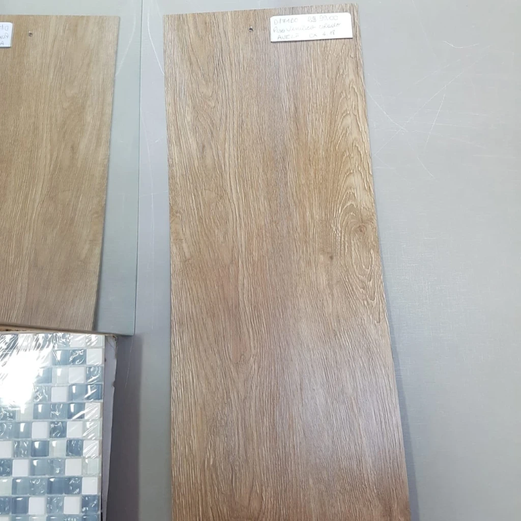 Piso Vinilico Colado Régua 2mm Cor: Avela Cx:4,18