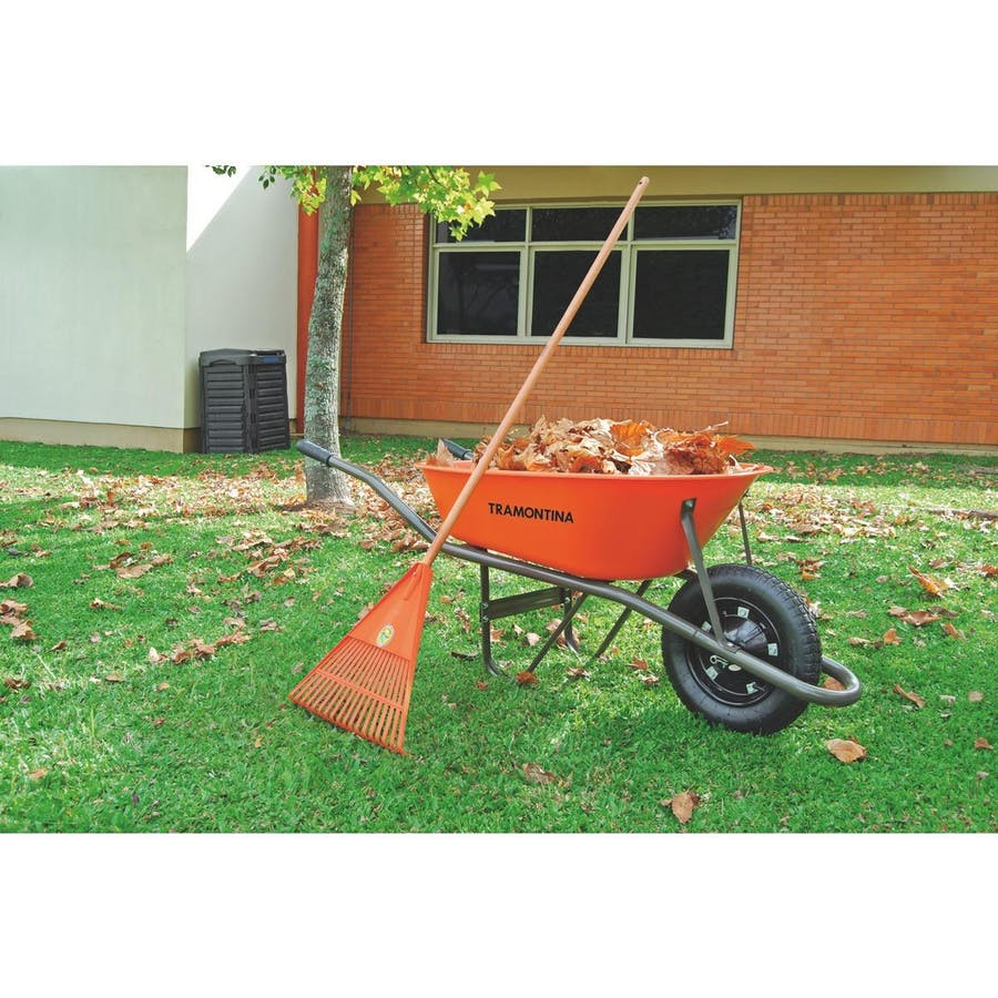 Vassoura 18 Dentes em Polipropileno Laranja com Cabo de Madeira 120cm - Tramontina