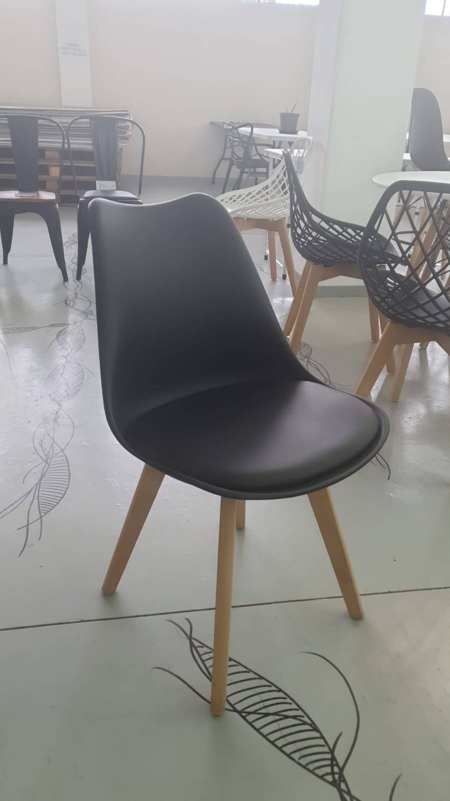 Cadeira Futura Saarinen Design Preta Fi0426pr